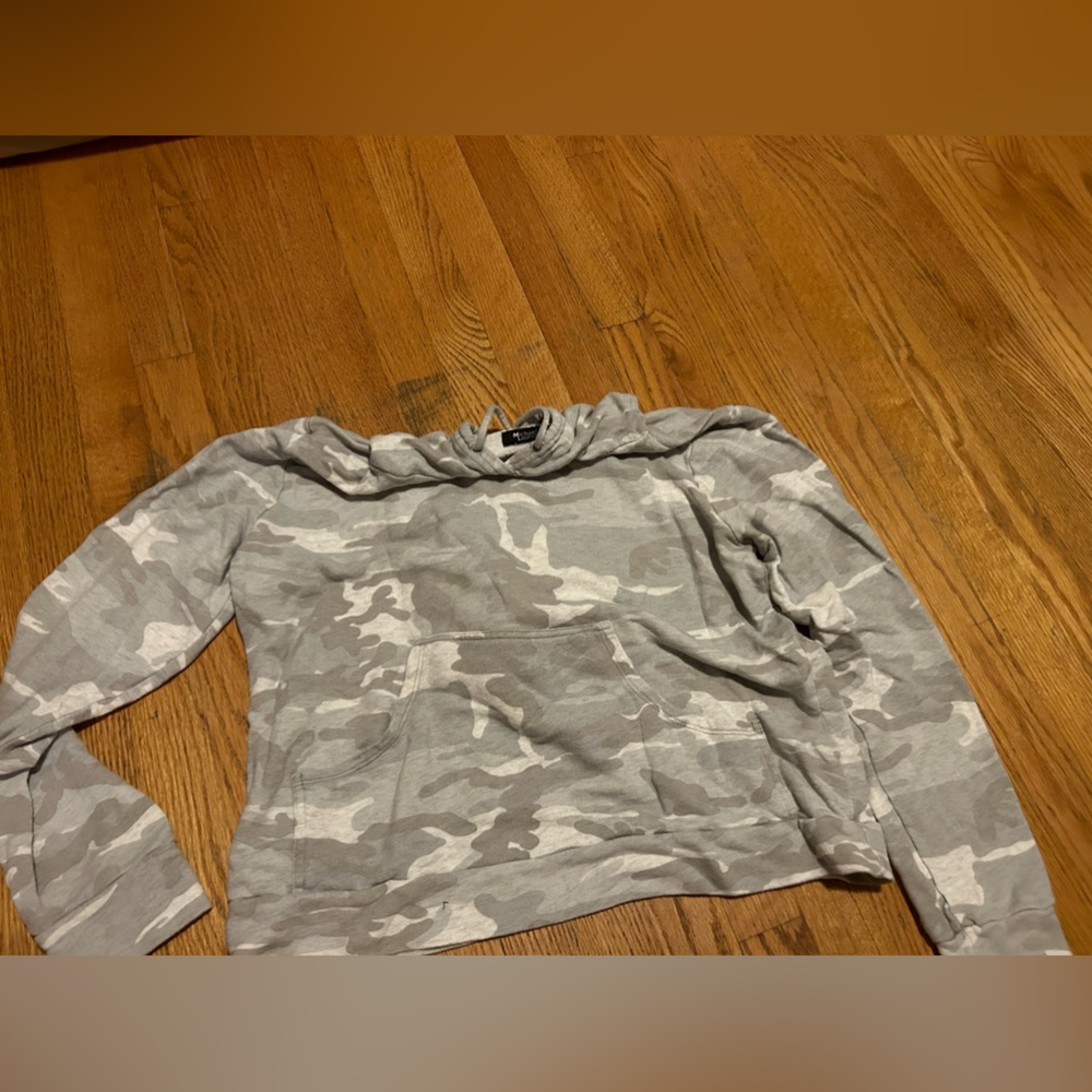 Camo hoodie barely worn